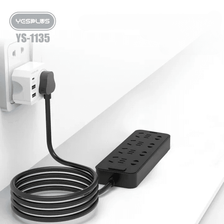 Yesplus YS1135 Universal Power Adapter 2 USB + 1 Type-C Power Socket view 2