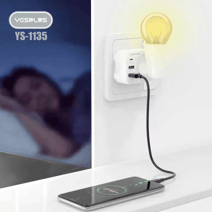 Yesplus YS1135 Universal Power Adapter 2 USB + 1 Type-C Power Socket view 3