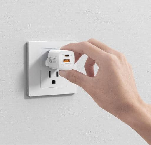 Wiwu RY U33 33W GaN PD+QC Fast Charger — image 2